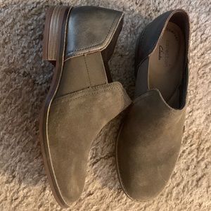 New without the box Clark’s womens size 7 suede and leather